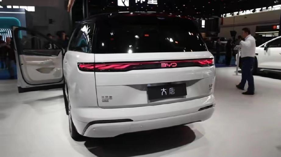 北京车展上比亚迪又是最大赢家！今天王朝网旗舰大唐首发预售，24小时预售订单达