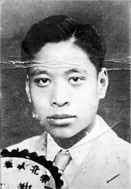 1940年，熟睡中的冯运修，突然感觉不对劲，好像是日军包围他家了。他从枕头下摸出