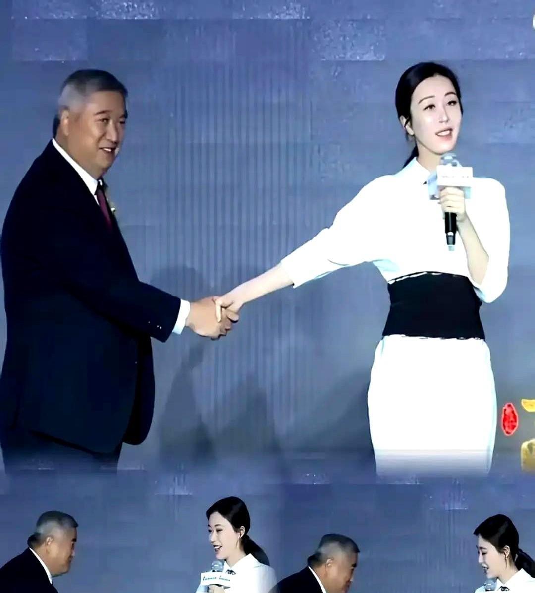 交9万9，就为跟她“虎口对虎口”？田朴珺的“精英课”，我算是看明白了。这课不