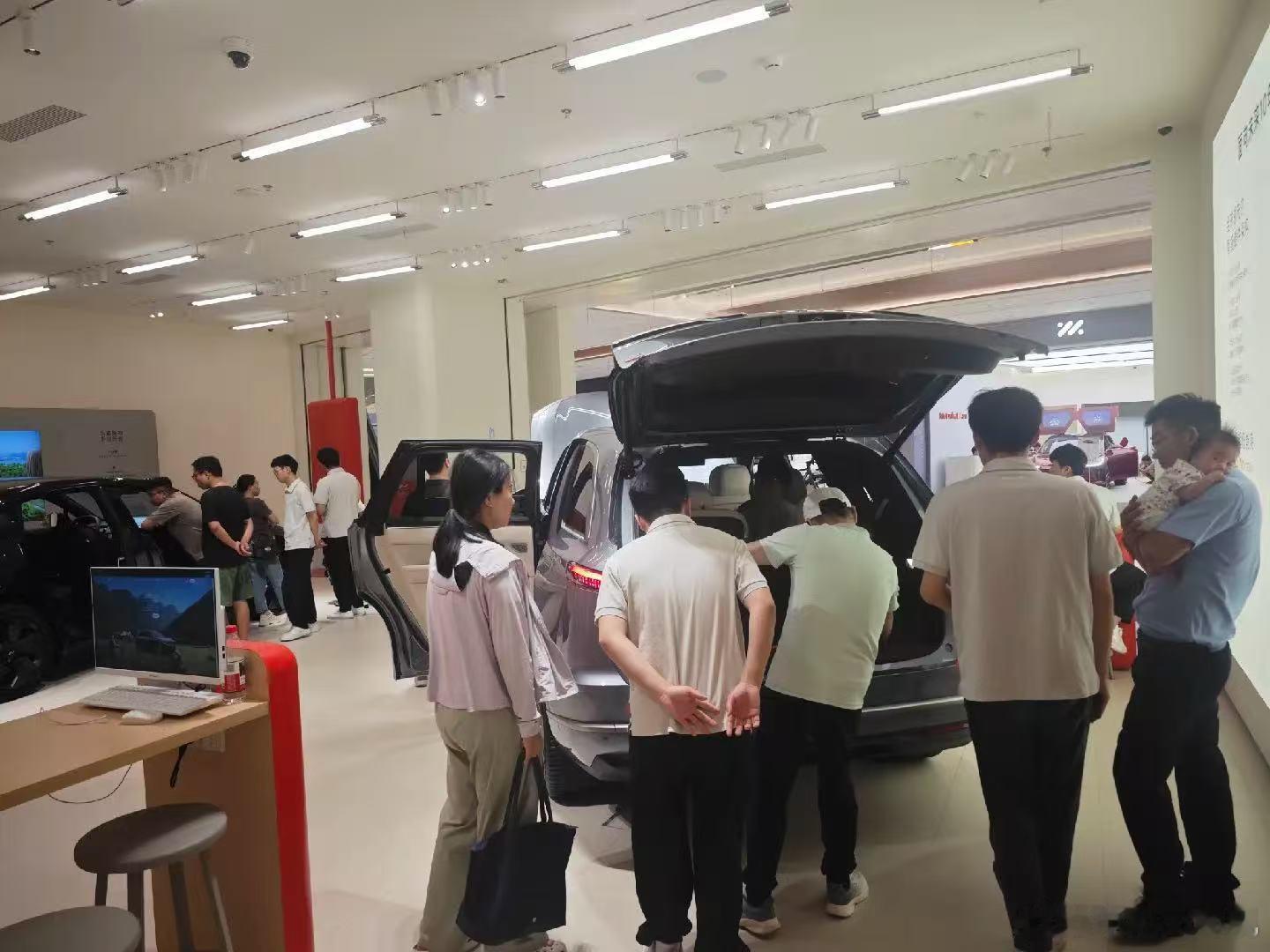 蔚来汽车乐道L90大局观观点昔笑蔚来无彩电，门店冷落无人见。忽闻乐