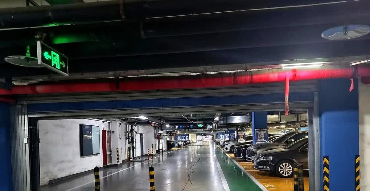 保定东站，你这故意恶心人到几时？火车站本来就是车来车往流量大的地方，一切