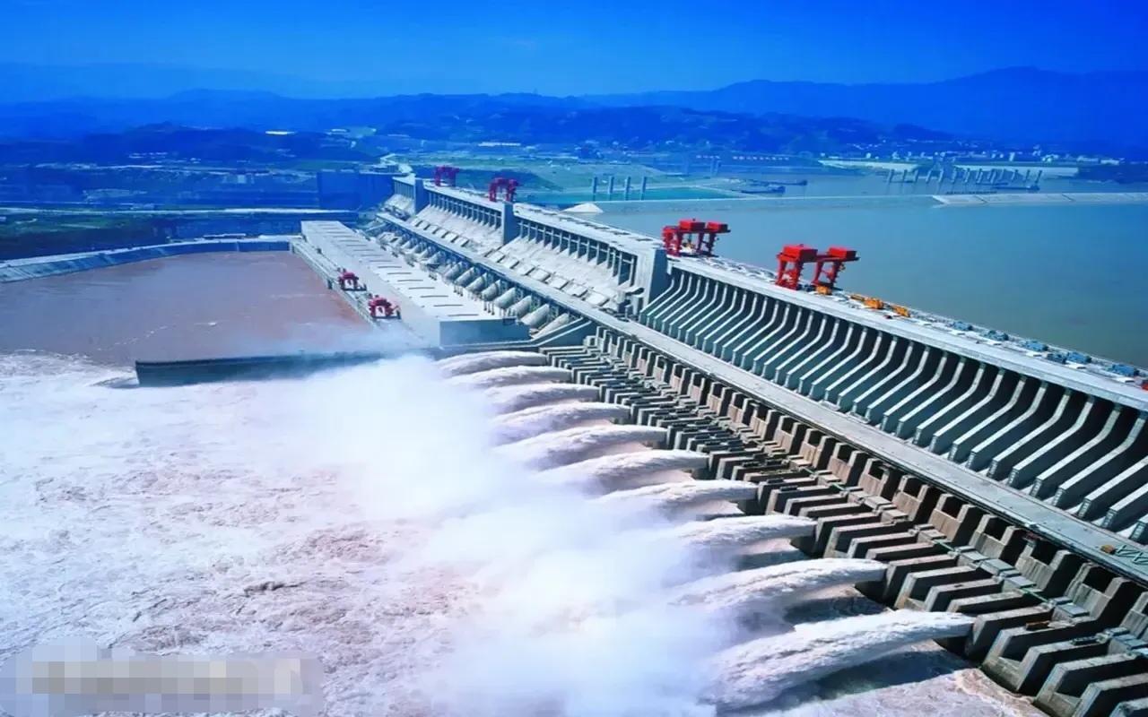 日本曾经差点毁了三峡大坝！2000年5月，三峡工程建设工地上，一批刚从日本运
