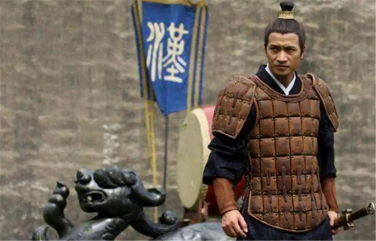 西汉名将周亚夫请女相士许负看相，许负说：“你三年后会封侯，封侯八年出将入相，再过