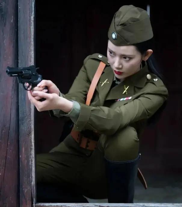 1950年，经过连续两昼夜的审讯后，特务刘从文还拒不交代。华北军区政治部保卫部部