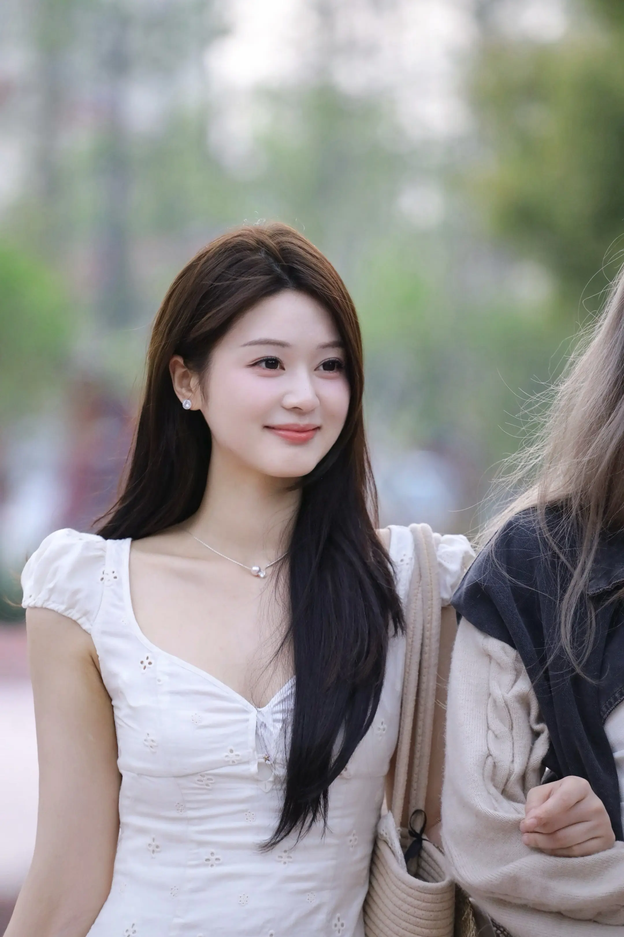 终于接回长发啦！黑长直真的很耐看！