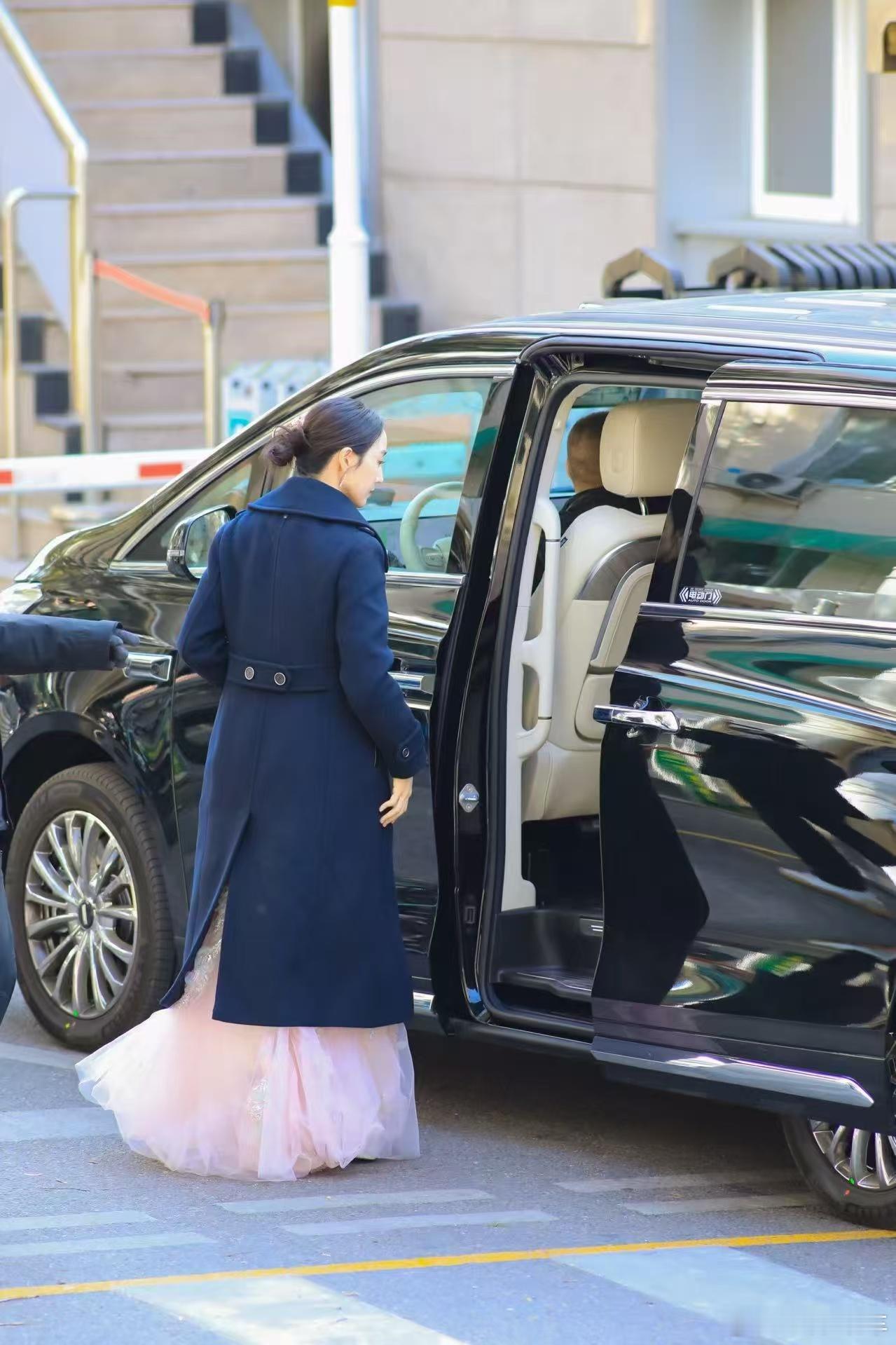 梁咏琪、刘钧、王阳、秦海璐、张钧甯、胡兵、苏有朋、伊能静、欧阳娜娜现身央视春晚备