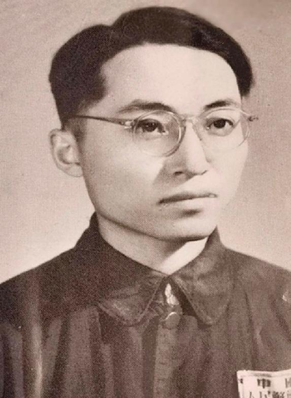 1952年，志愿军师长黄振荣回国治病，主治医生周兰说她与恋人潘田已失散8年。黄振