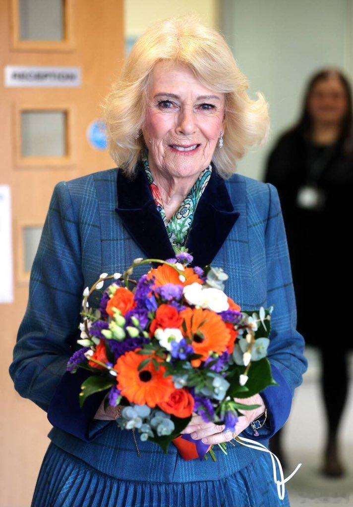 英国王室🇬🇧1月21日，卡米拉王后访问格洛斯特郡的家庭虐待支持服务中心，了