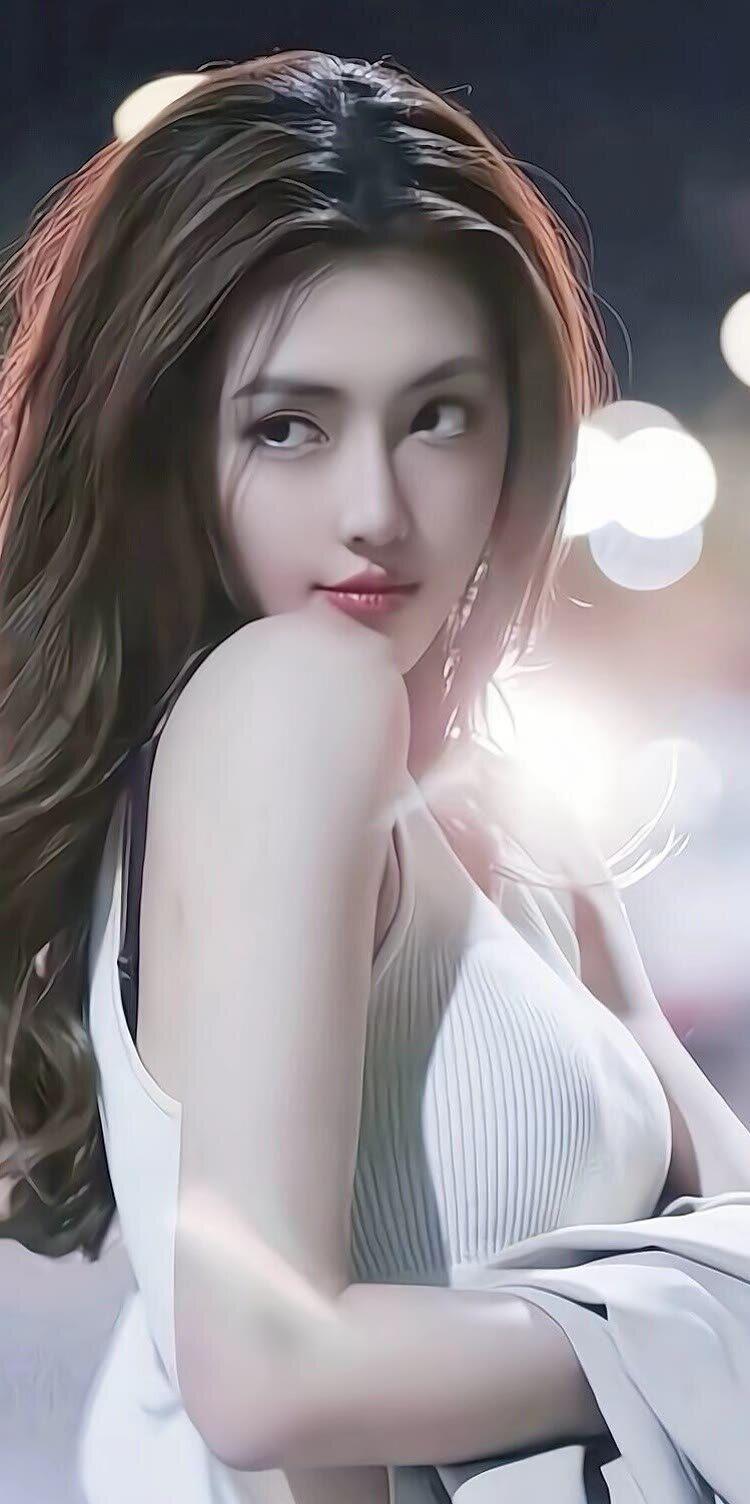 笑话：一男子怀疑媳妇不贞，出差前偷偷嘱咐邻居大妈：如我家有不正常情况，立马给我打