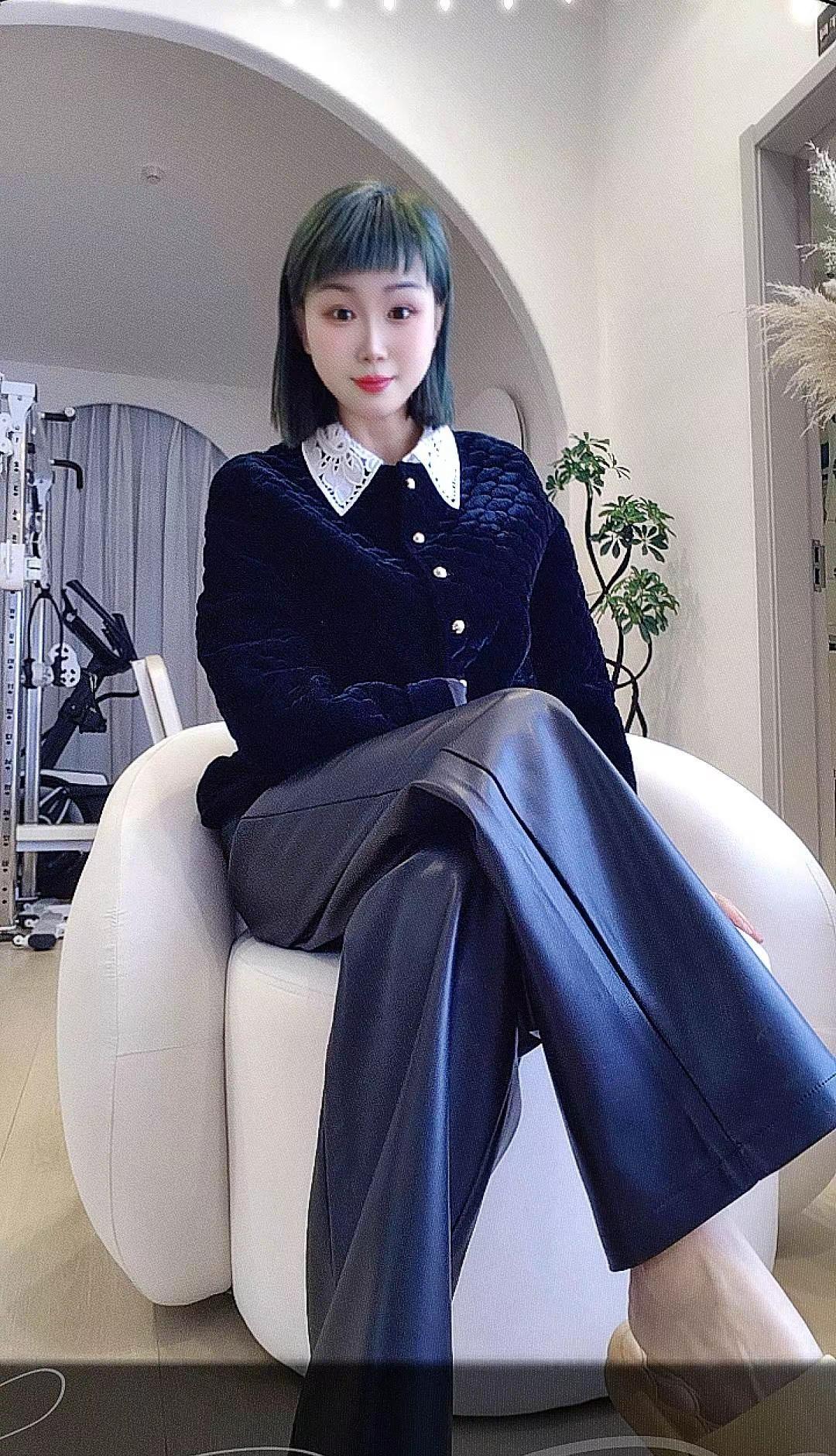 年龄只是符号，把生活调成自己喜欢的频道，人静，物简，自在，心安ʚ💖ɞ