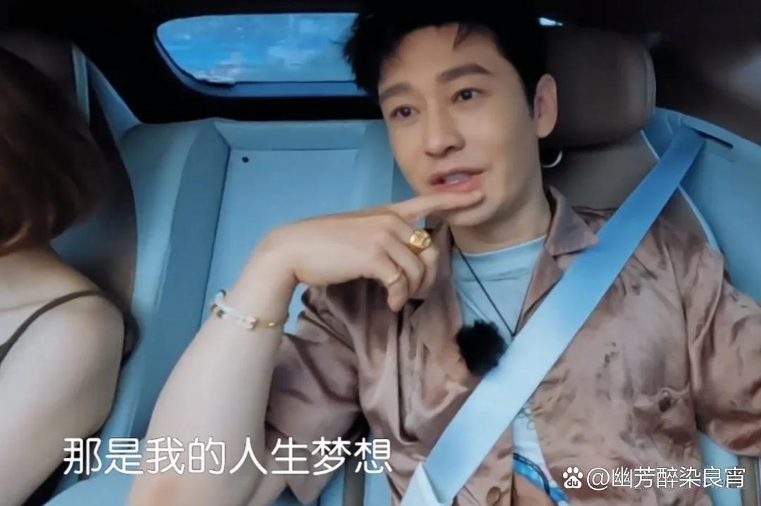 综艺里一段对话，戳到不少人。姜妍说下雨天煮泡面，吃完睡一觉，日子老舒服了。黄晓明