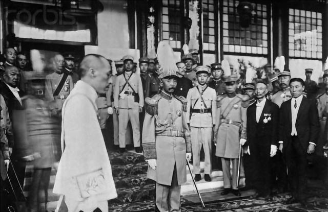 1933年冬，孙殿英野心勃勃，试图率六万人马西进控制西北。阎锡山让赵承绥带人给孙