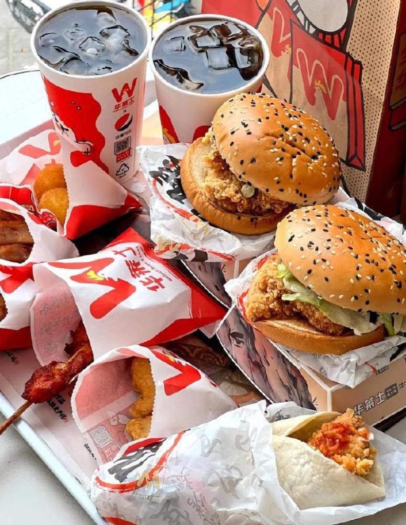 谁能想到！陪伴我们十几年的平价快餐巨头，真的退了😭没有惊天动地的崩盘，没有轰