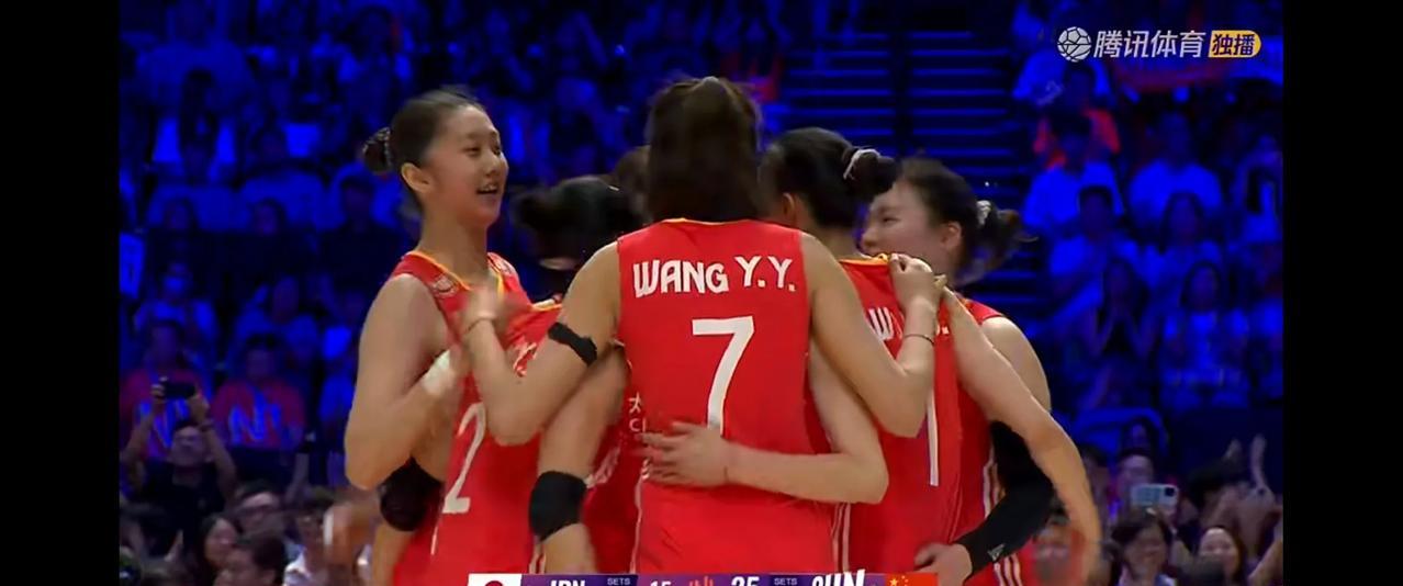中国战日本，首局25-15！日本神话看来要被中国女排破灭！副攻线陈厚羽首发！