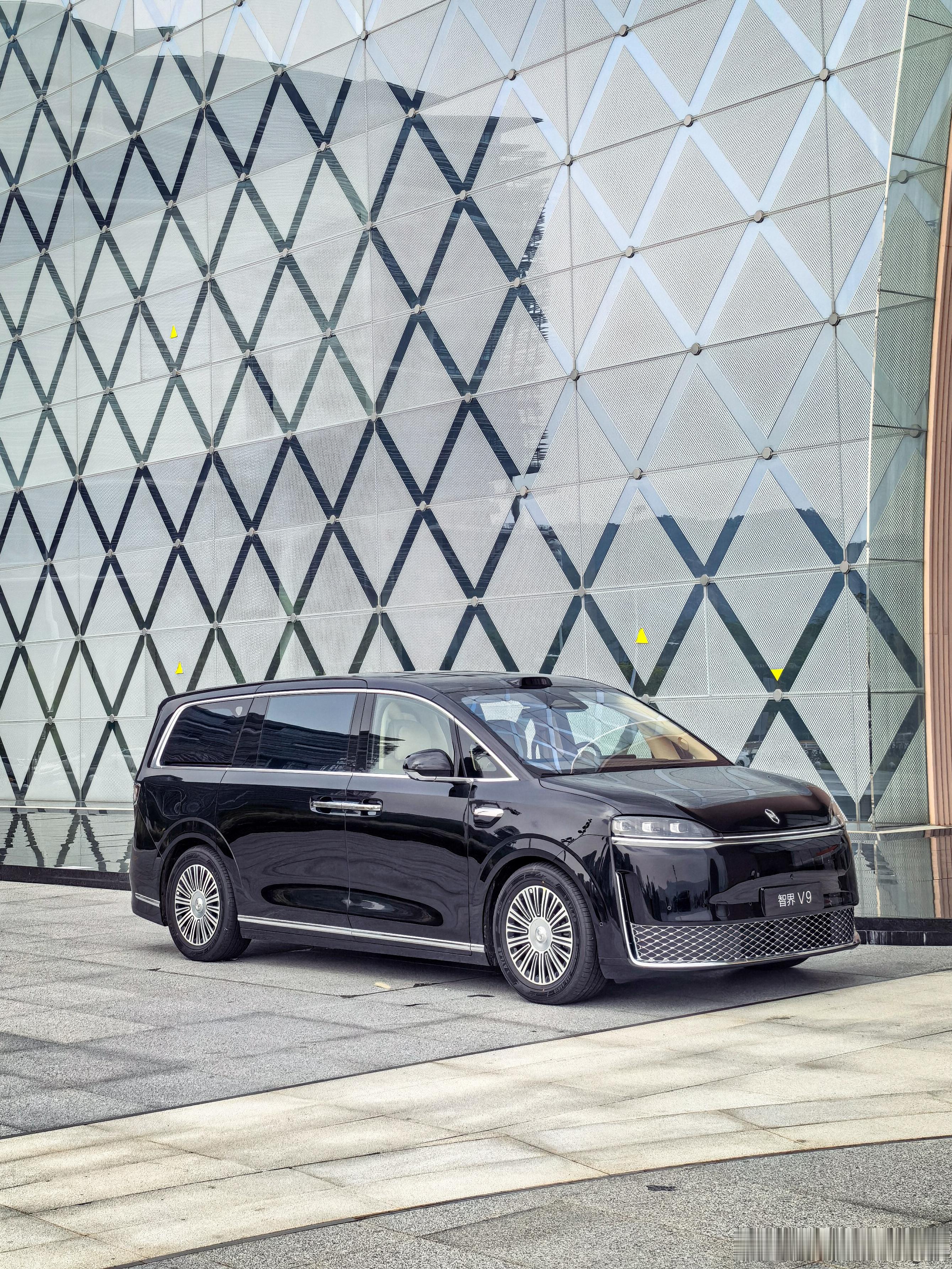 不错不错，也是到了喜欢MPV的年纪了。智界v9大v聊车