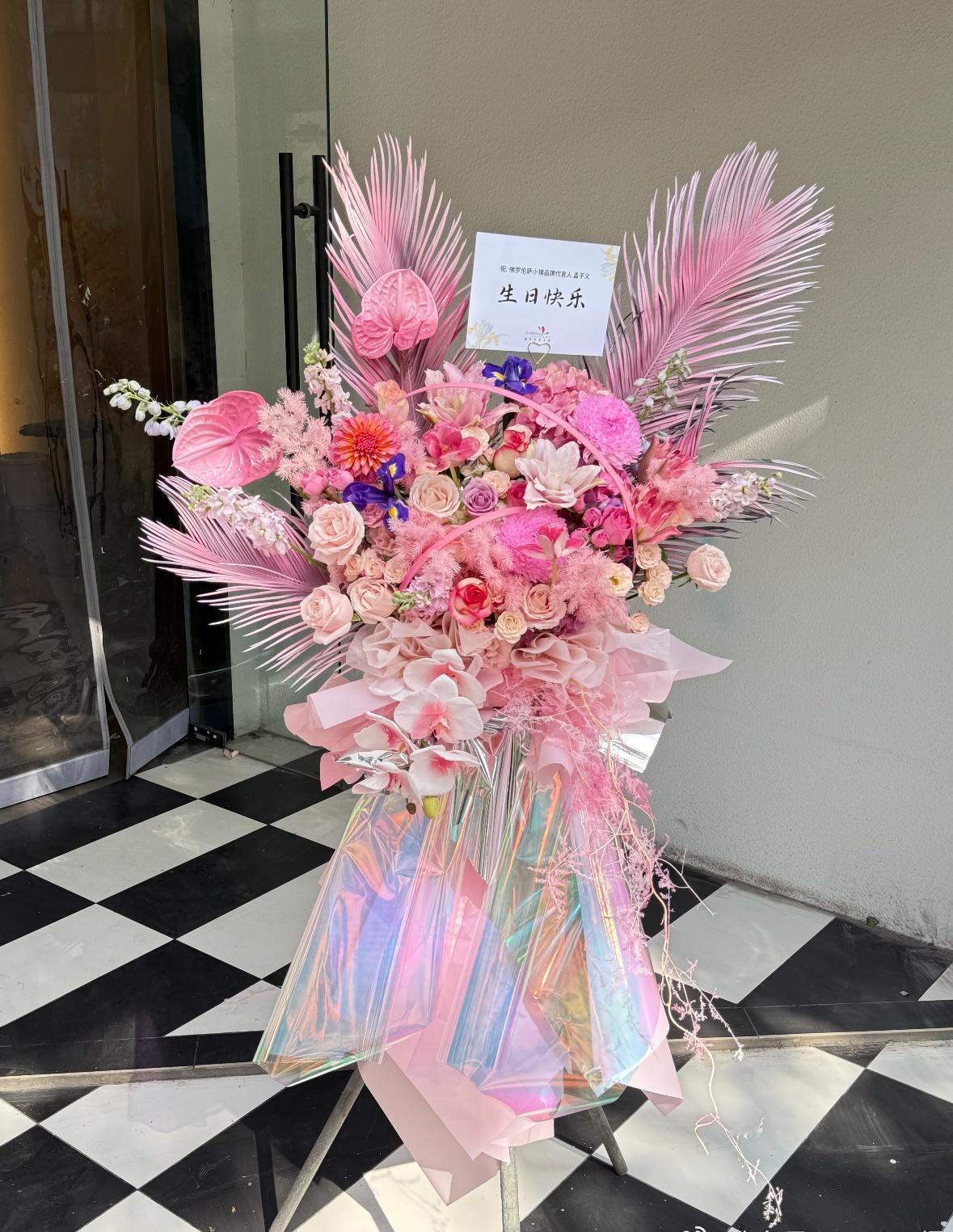 🌺孟子义1205生日快乐怎么办呢，品牌方就这样宠你姐，祝我们最爱的小公主