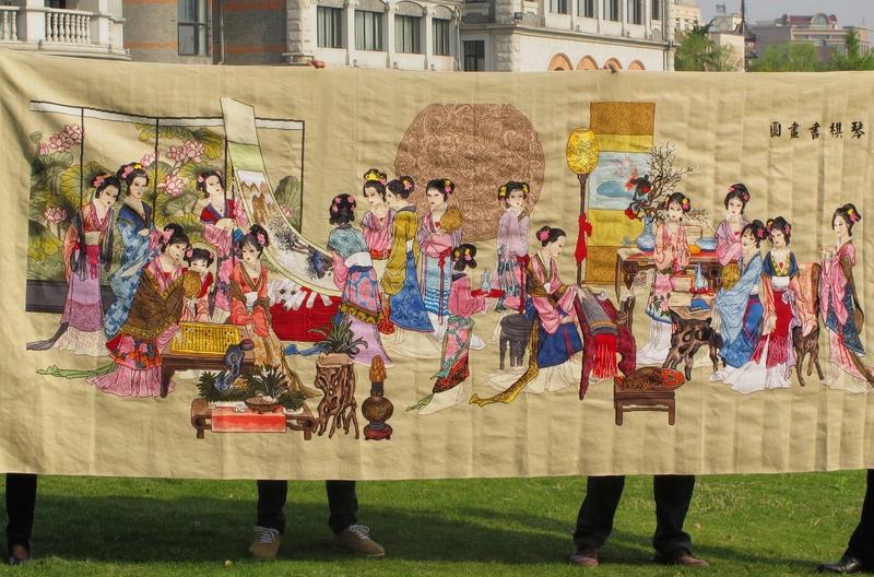 看到“琴棋书画门门晓”这个上联，一下子就来了兴致。这上联尽显多才多艺，下联也得对