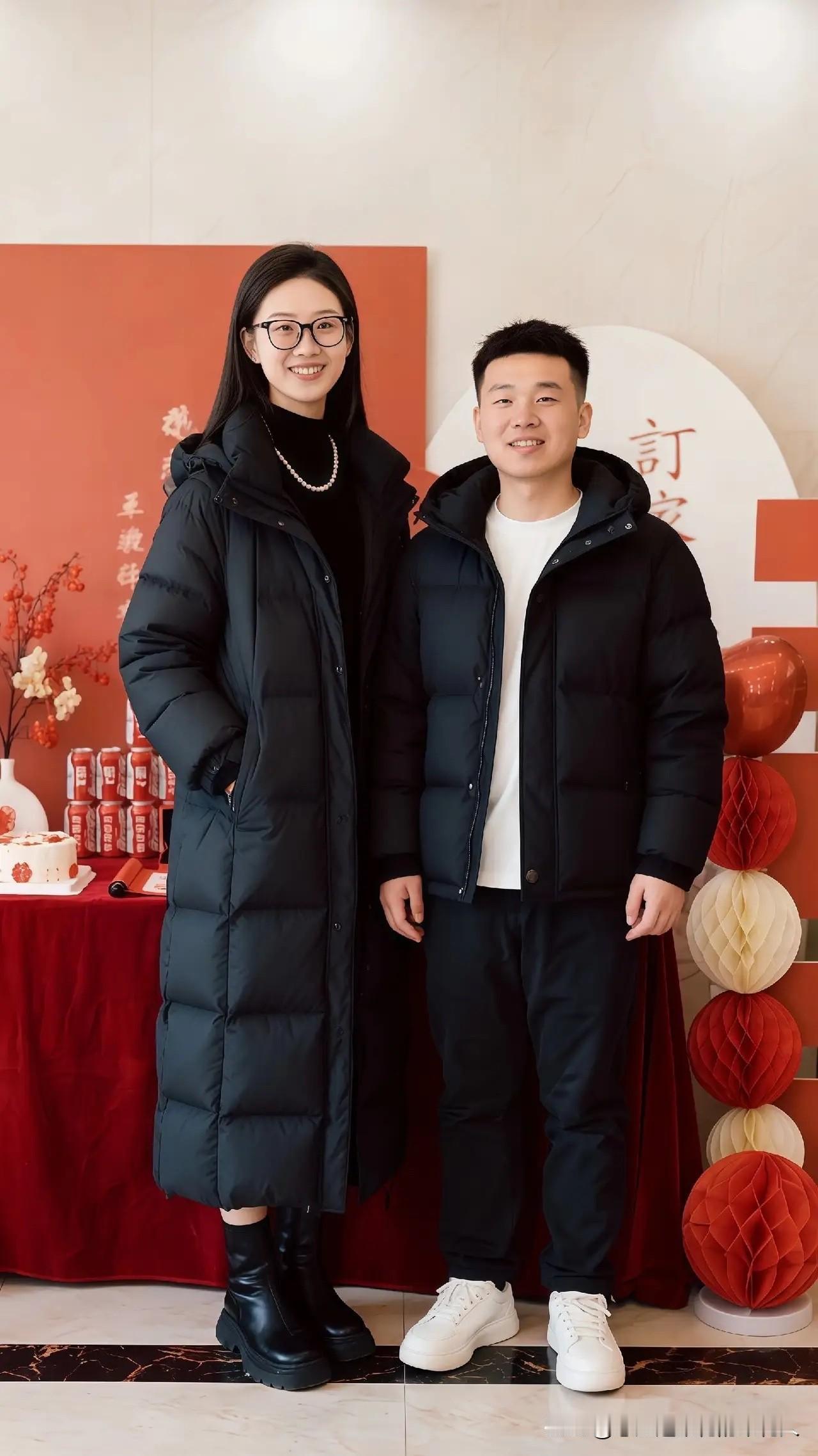 今天闺女订婚啦，打心底里高兴！闺女是医学5+3研究生，女婿是国科大研究生，俩孩子