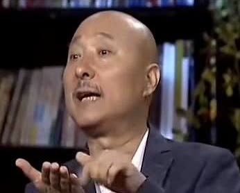 演员陈佩斯说：“有一次和几个朋友晚上聚会，其中一个朋友带了另一个朋友过来，那个人