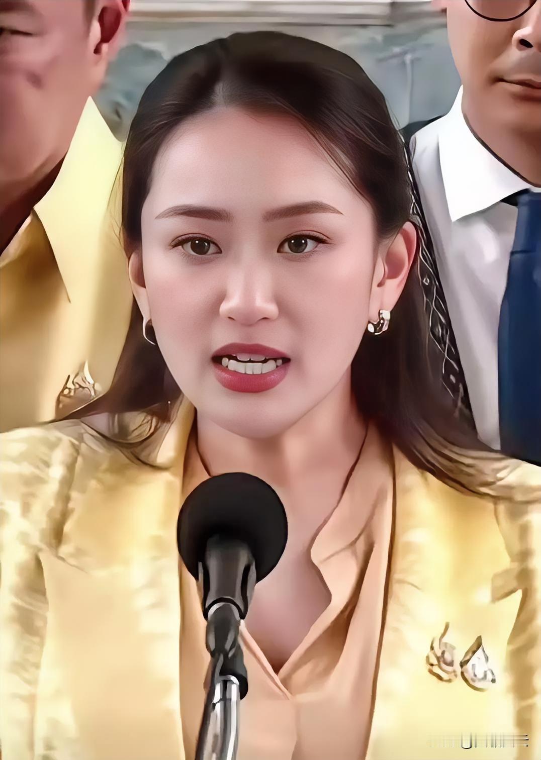 就在刚刚泰国正式宣布了8月29日，总理佩通坦刚刚被宪法法院裁定违反宪法，直接