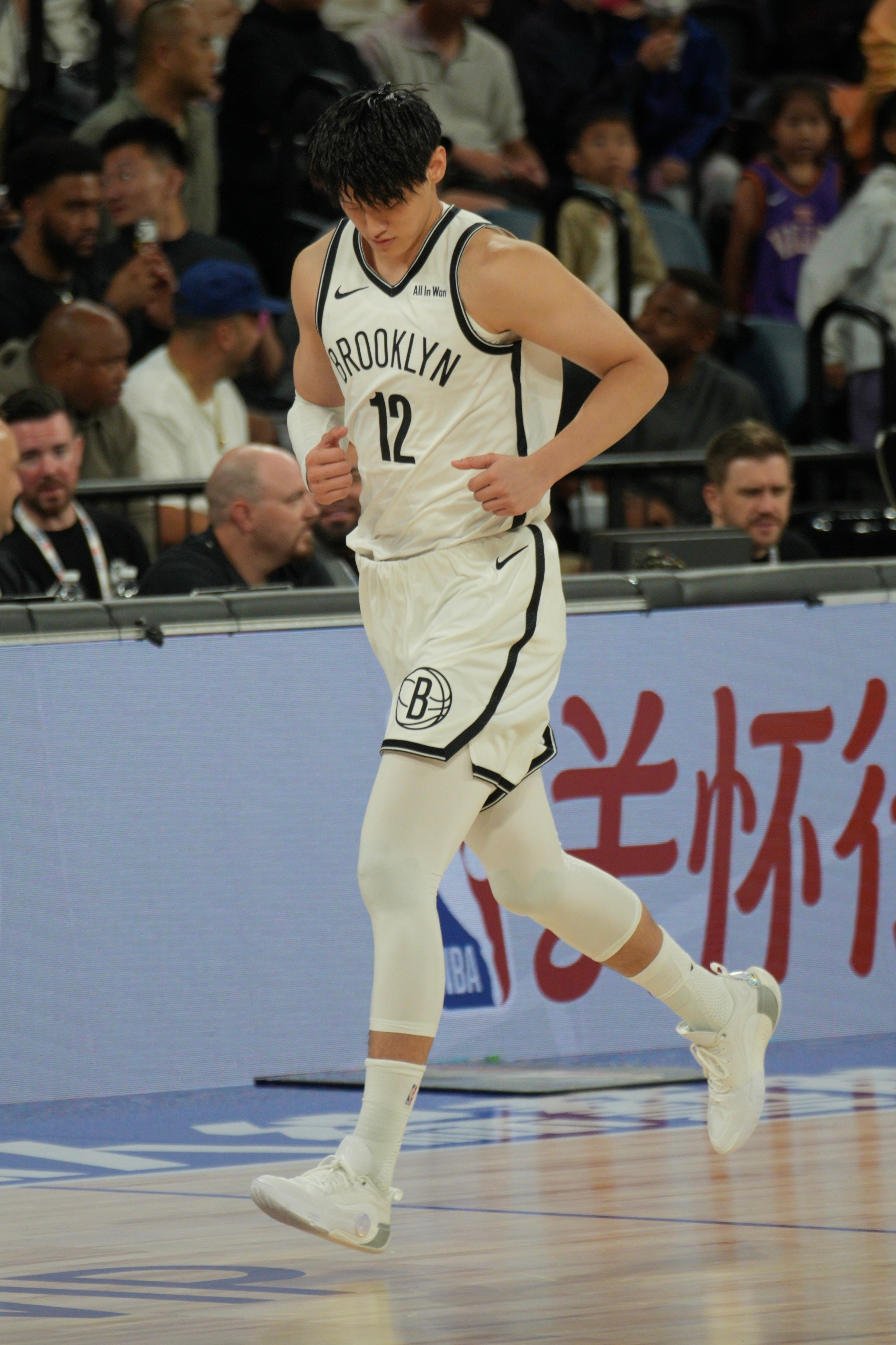 气...明天WOW12发布会再安慰下他吧，下一场坚决点，自私点，可以的！​​