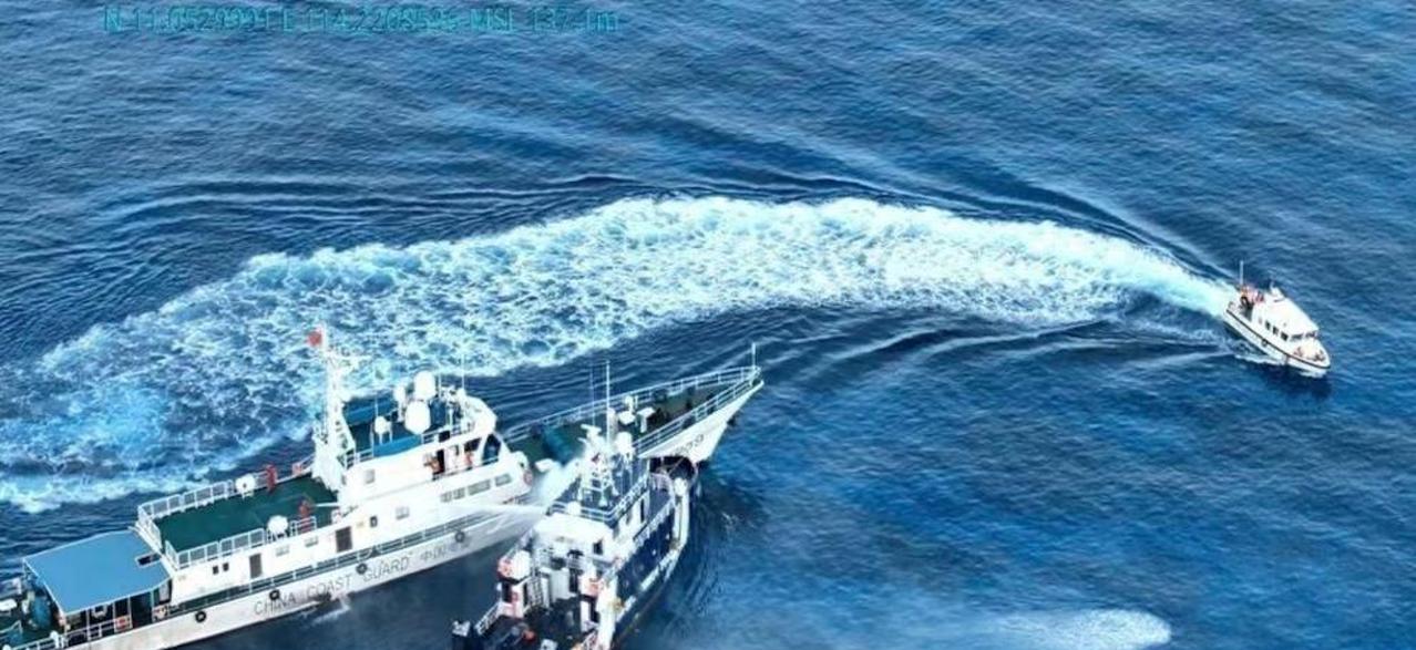【菲律宾搞“三线作战”，侵闯南海岛礁，结果被中国海警水炮浇成落汤鸡】连日来，中