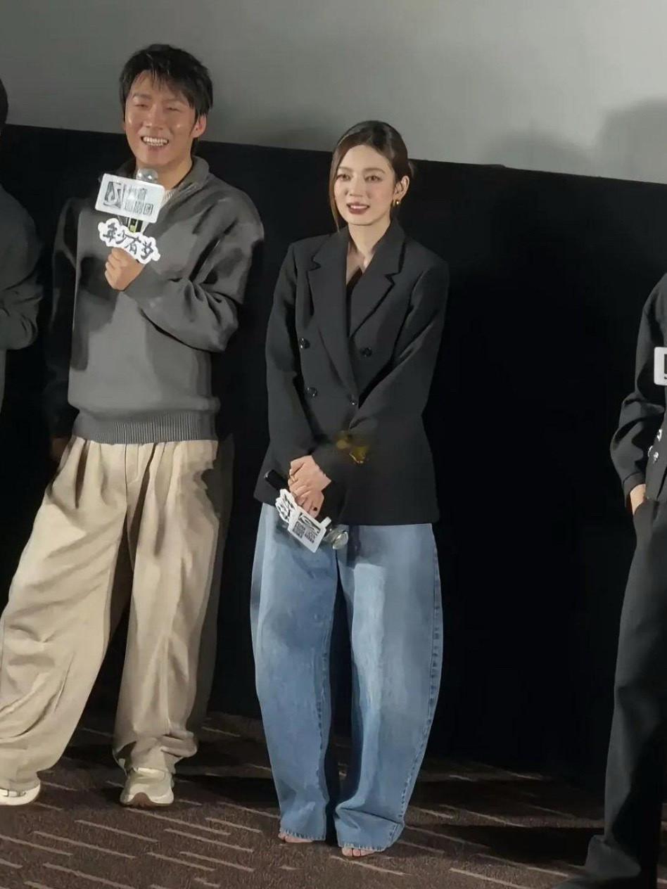 弯刀裤如此丑的裤子，流行的原因是啥？？