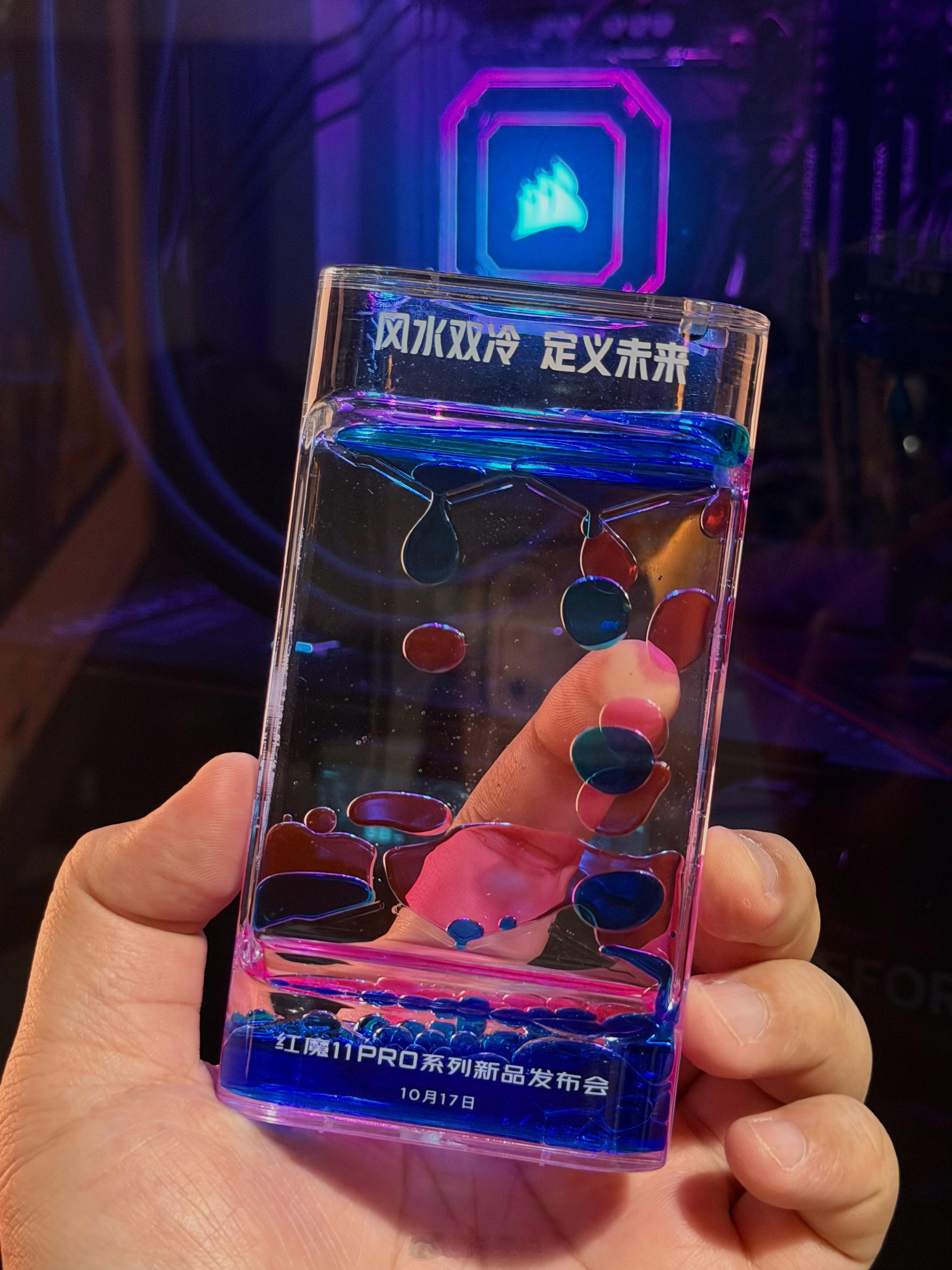 红魔卷完风冷之后，开始卷机内液冷，而且这次是风冷+液冷双重降温，也就是把原本得外