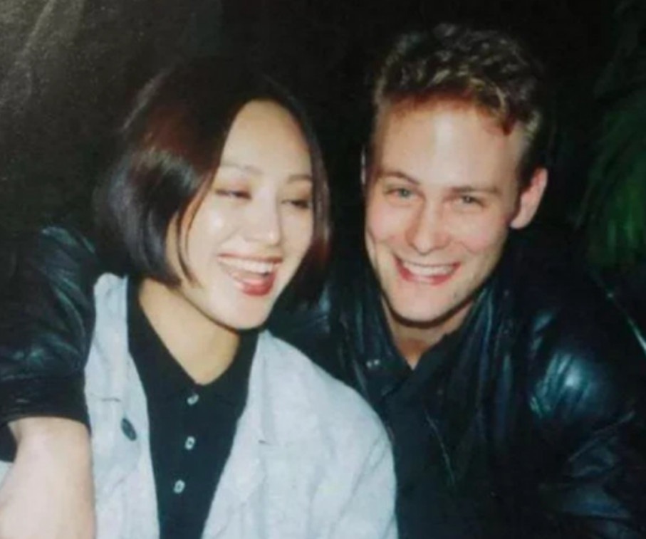 🌞1997年，宁静嫁给美国演员保罗，保罗的父母是农场主，非常大方地说：“想