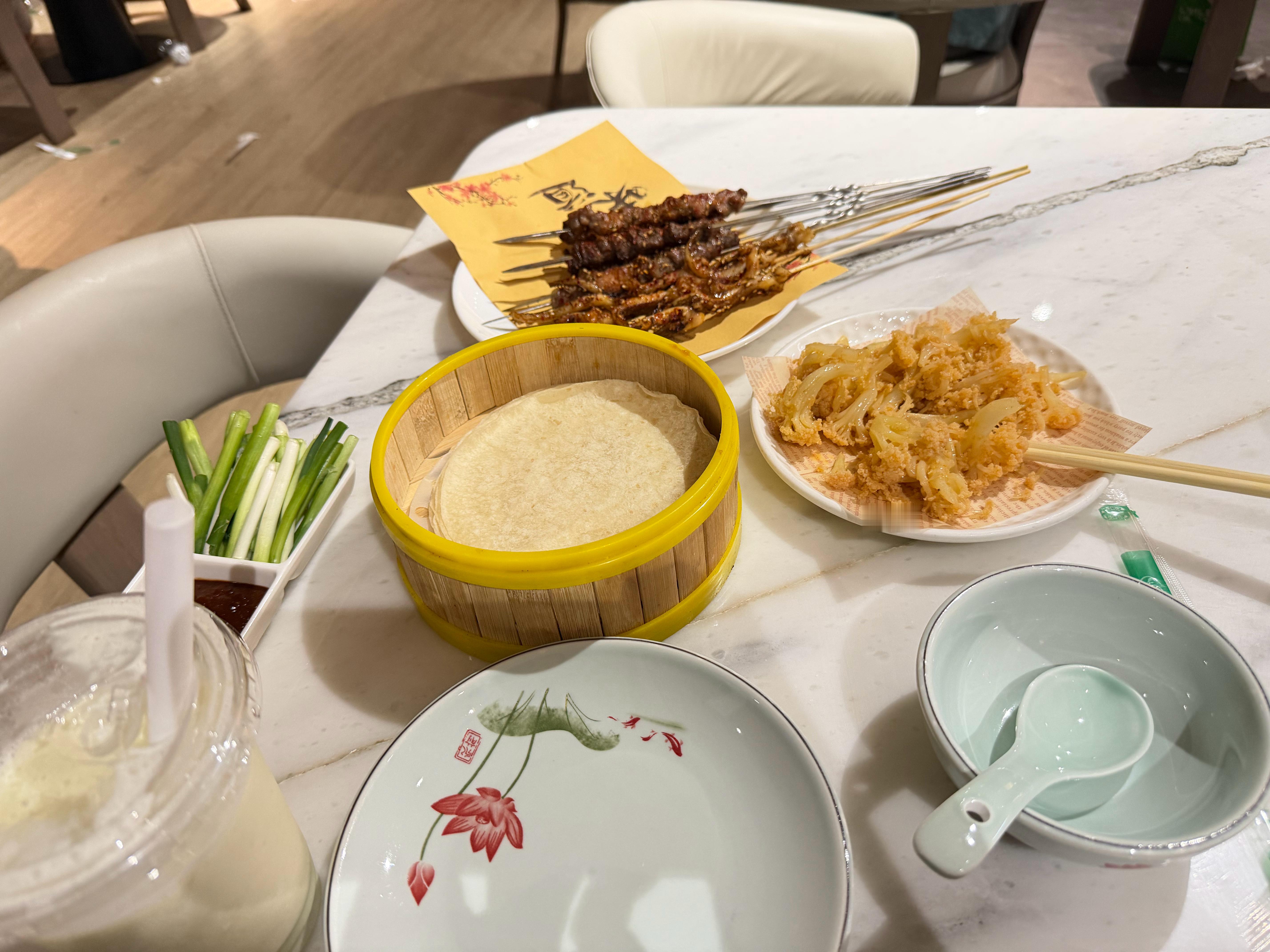 黑珍珠大食怪来了，搓澡排100号，我先来吃吃。