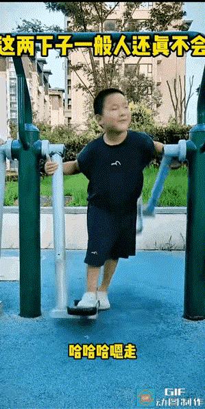 这个熊孩子，真为他的后脑瓜子捏冷汗，啥时候一个不留神，结局可能两种：一辈子难忘，