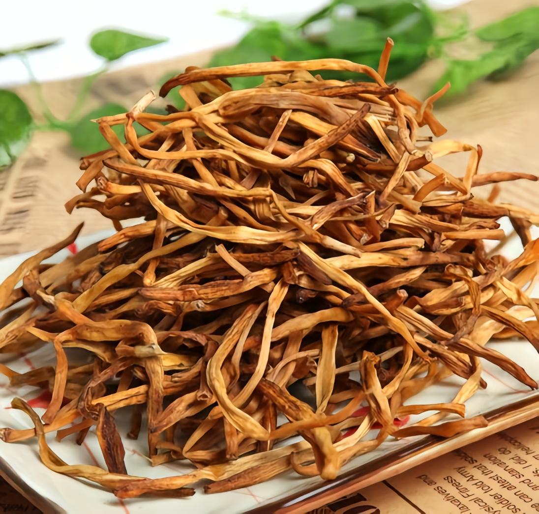 这种菜是黄花菜（忘忧草/健脑菜）。为何说它比核桃更补脑呢？-卵磷脂含量更高