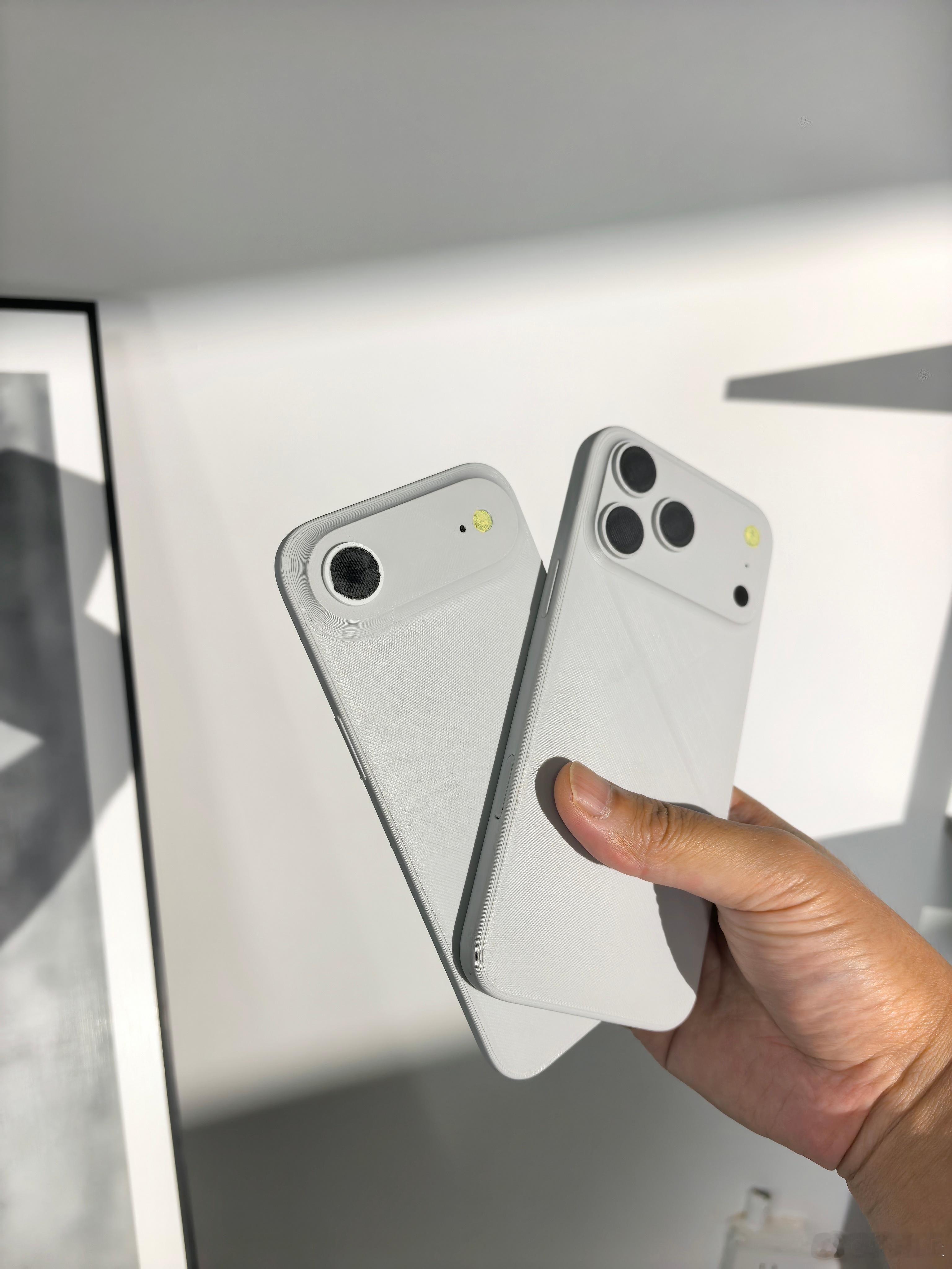 出差两天回来，工作室小伙子们给我造了一台iPhone17Air和一台iPhon