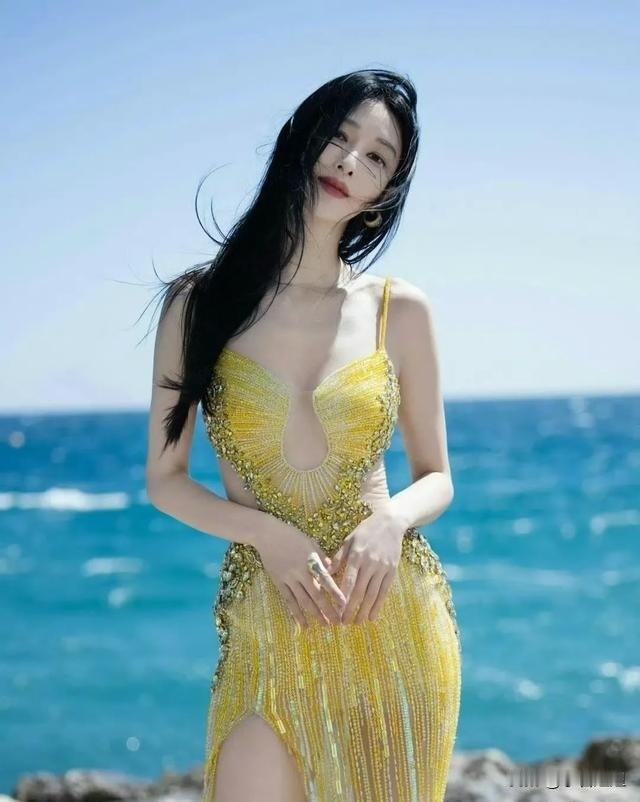 有一种女演员，是明明条件顶配，却偏偏“红不了”的。张俪入行19年，比杨幂丰满