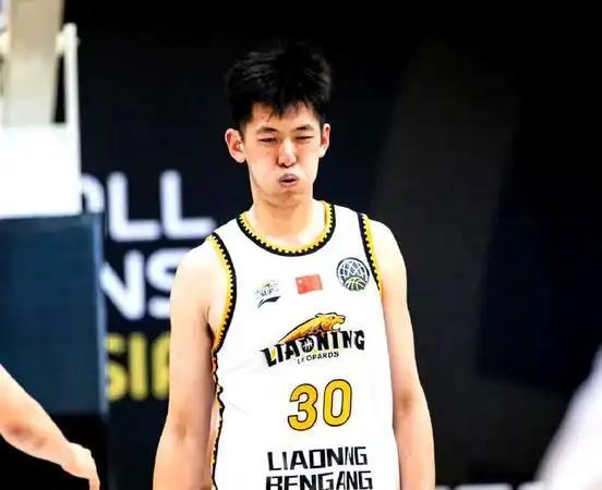 张陈治锋值多少？如果笔者说他只能5年200万这说法有点损，但实际他可能就值比这多