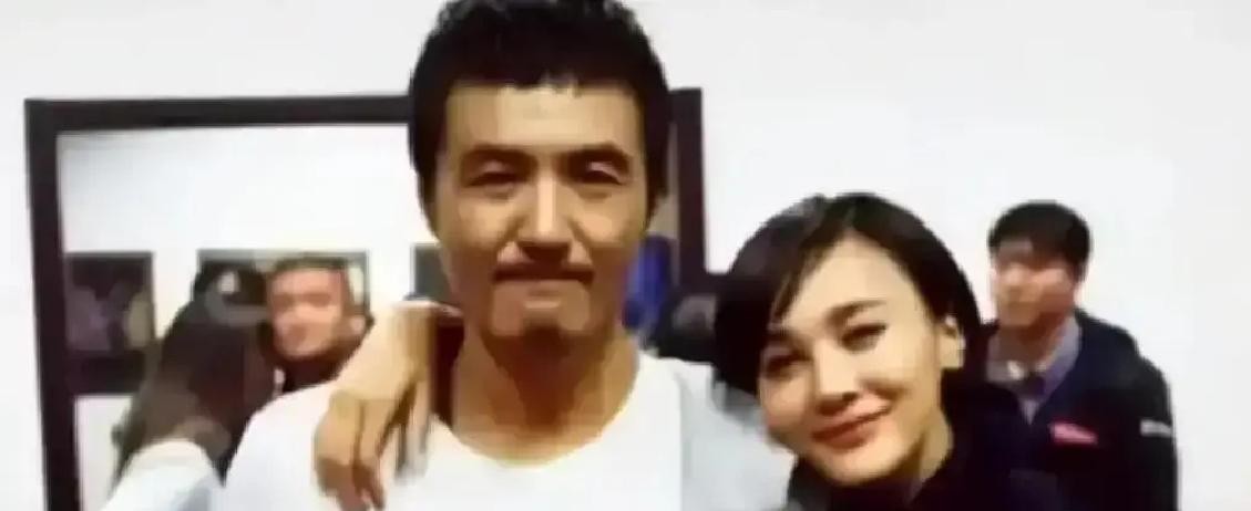 老婆下楼买包烟，整整三天才回来。这事放谁家都够离谱的，换成别人，估计早就急得团团转了，电话一个接一个
