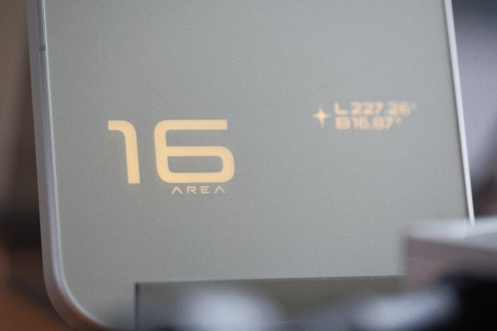 今年目前为止最喜欢，最让我觉得惊喜的外观设计，一加16「明日星光」！这星际光效加持的外观辨识度简直一