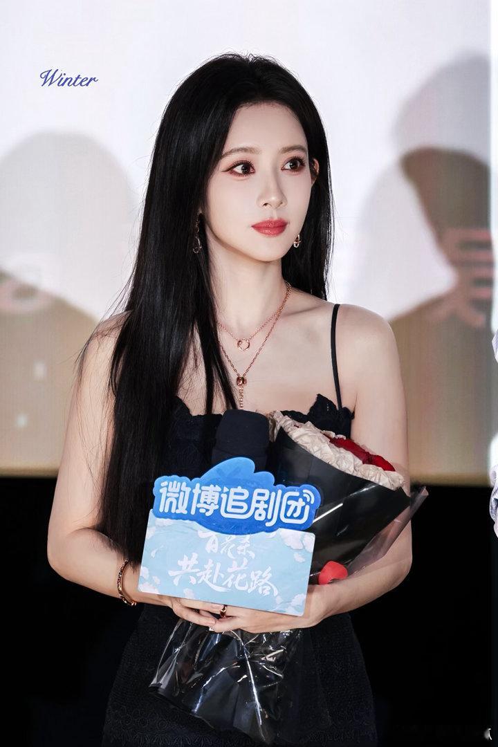 孟子义都能教人唱歌了谁能想到以前总被调侃跑调的孟子义，现在居然能在桃花坞主动教大