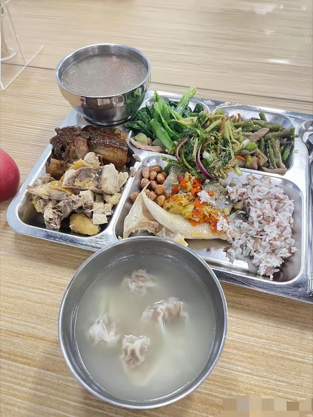 大学食堂12元真香[呲牙笑]