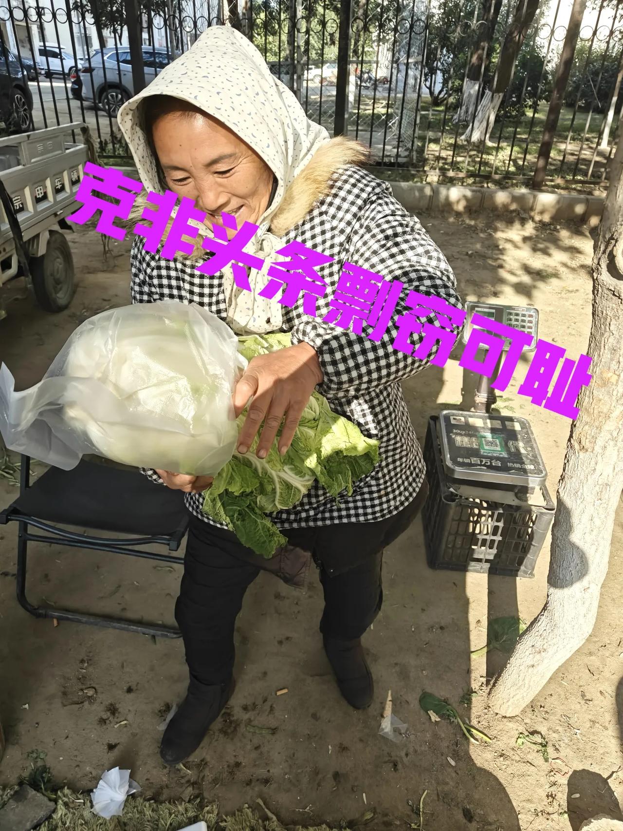 今天早上，在早餐店吃完了早餐，就跟助理说，你们先回去，我去道边小市场看看有没有卖