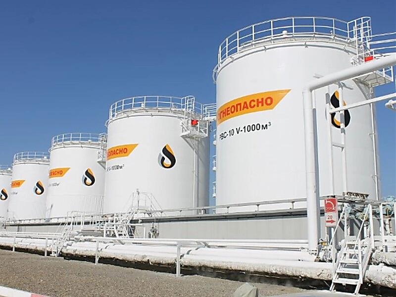 12/17日乌克兰无人机袭击了俄罗斯南部的能源设施，导致多地发生爆炸和火灾。俄