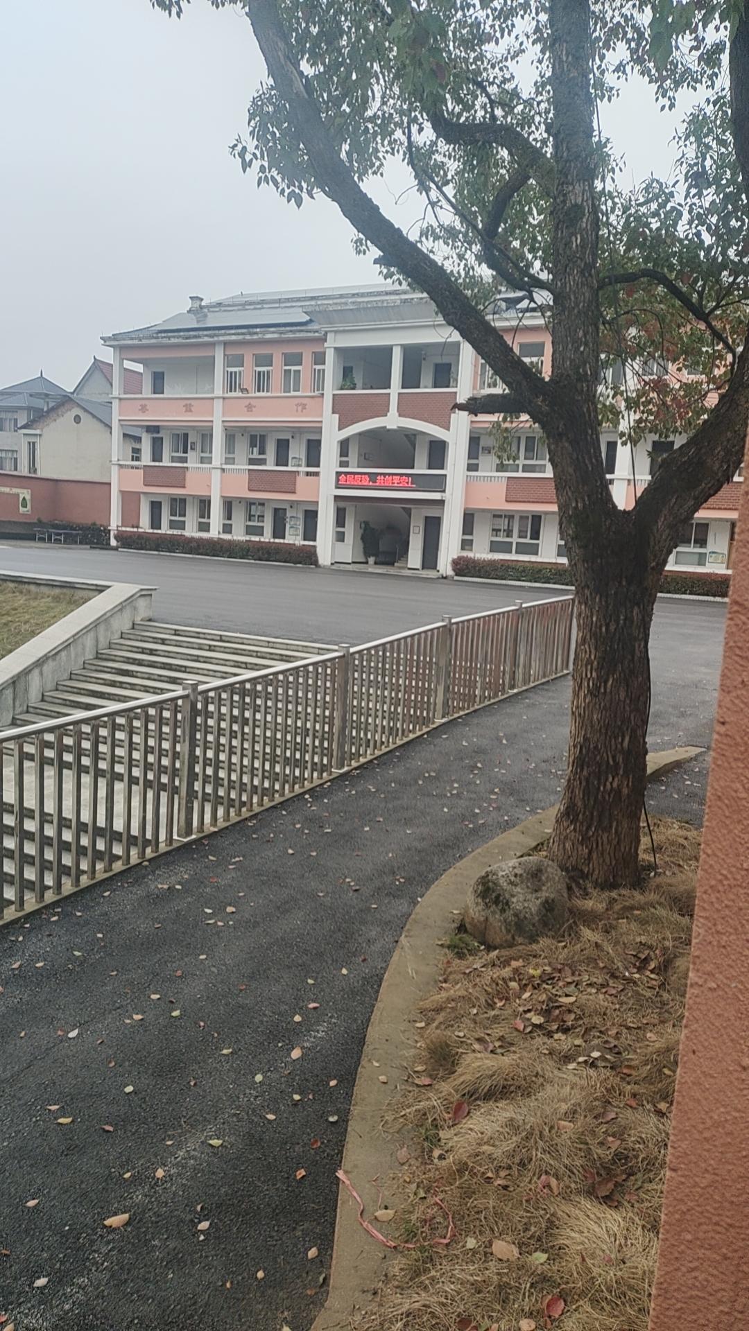 当了三十年教师，最重要的是什么？从教三十载，从青丝到白发，最深的感悟是：教