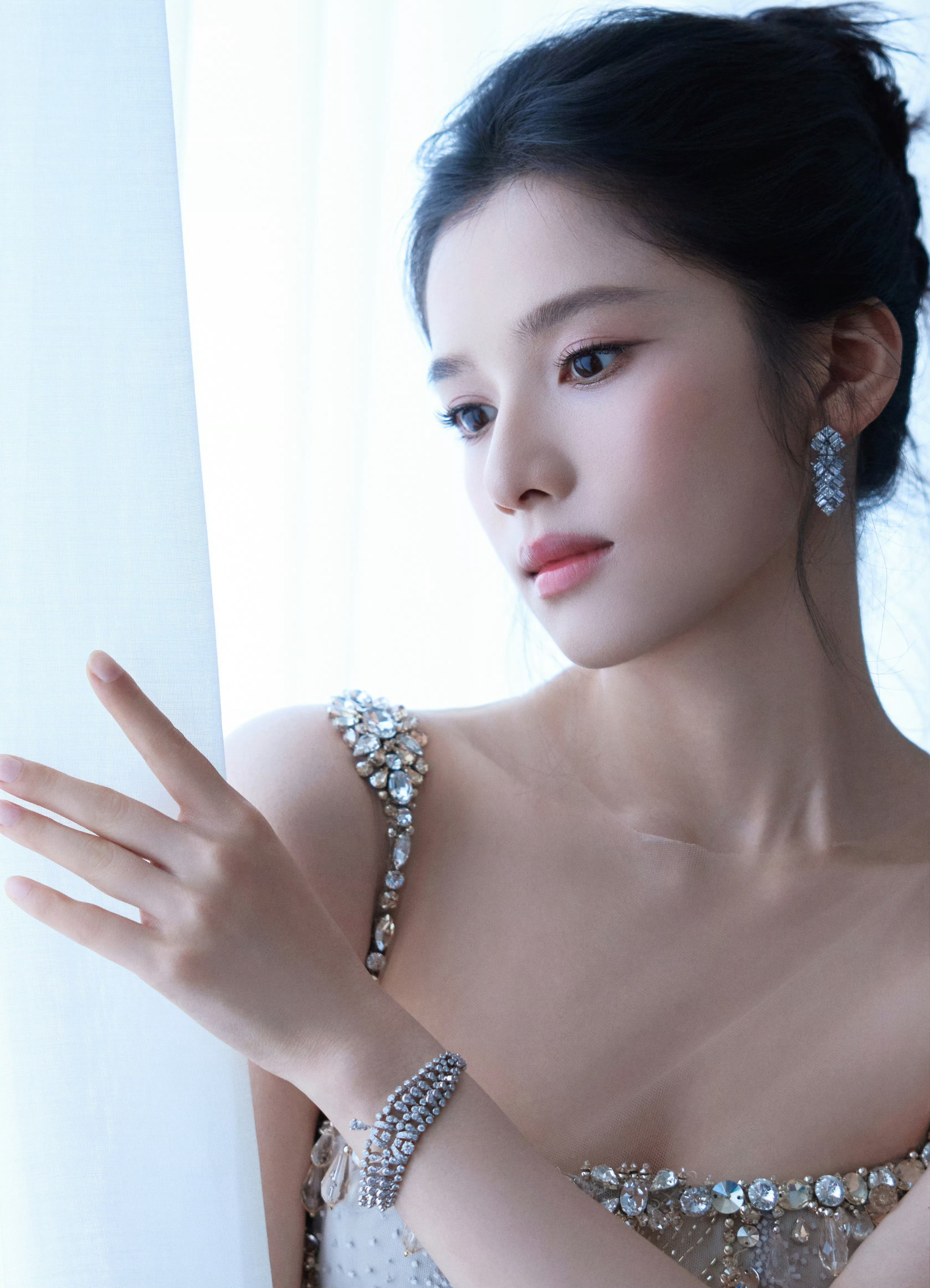 张婧仪这脸太吸睛了
