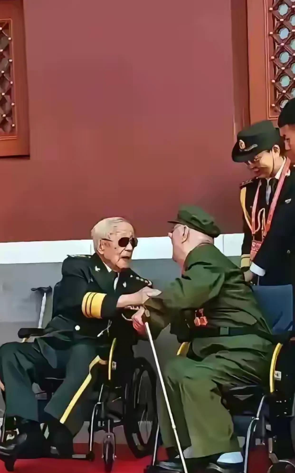 带眼镜的上将，叫啥名字的想不起来了