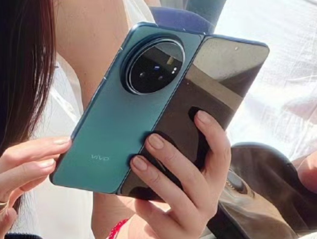 vivoXFold6真机曝光了，大家觉得这个颜值如何