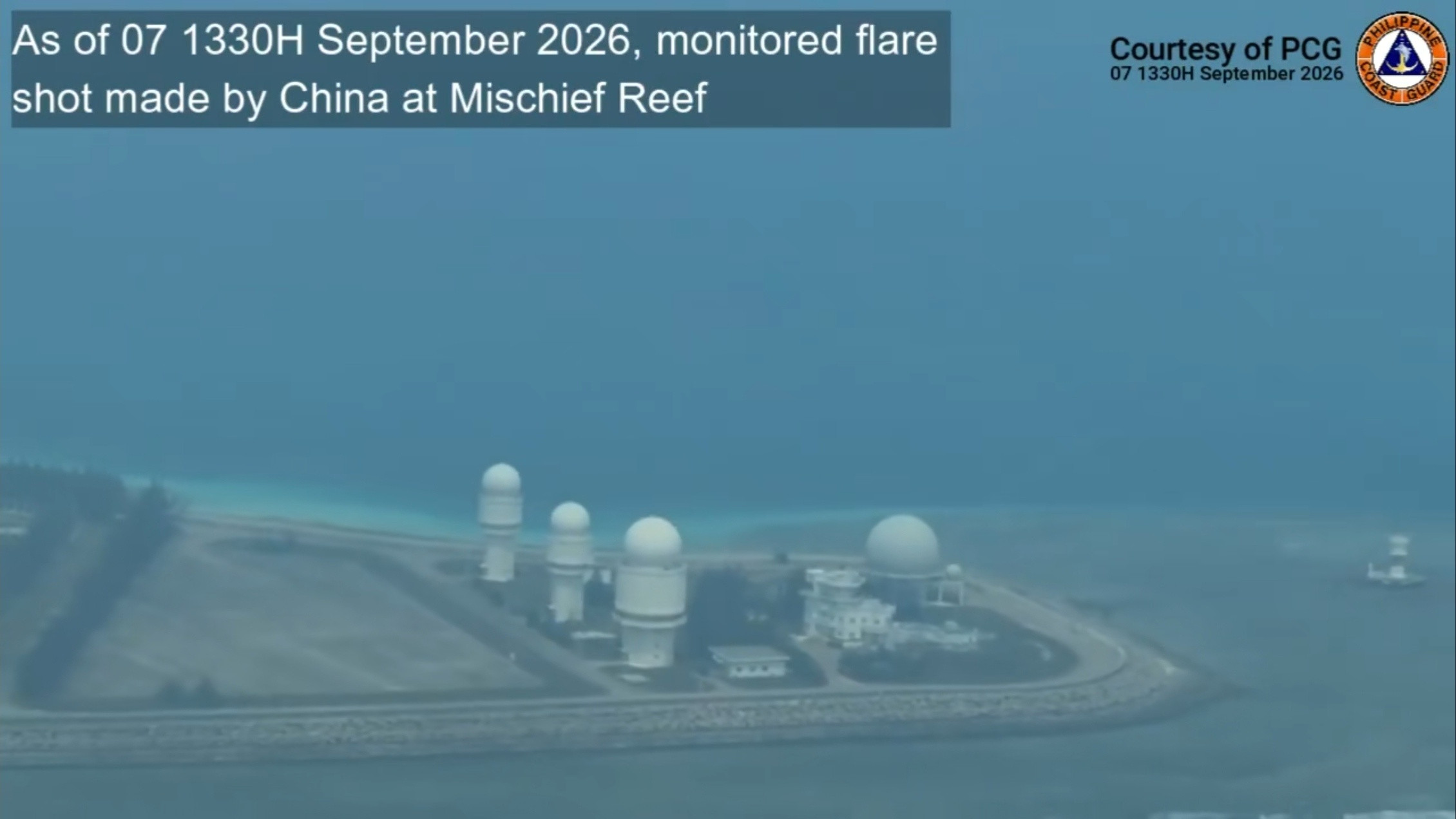 9月7日，菲律宾海警公务机抵近我渚碧礁和美济礁侦察，称遭遇中方从地面发射信号弹警