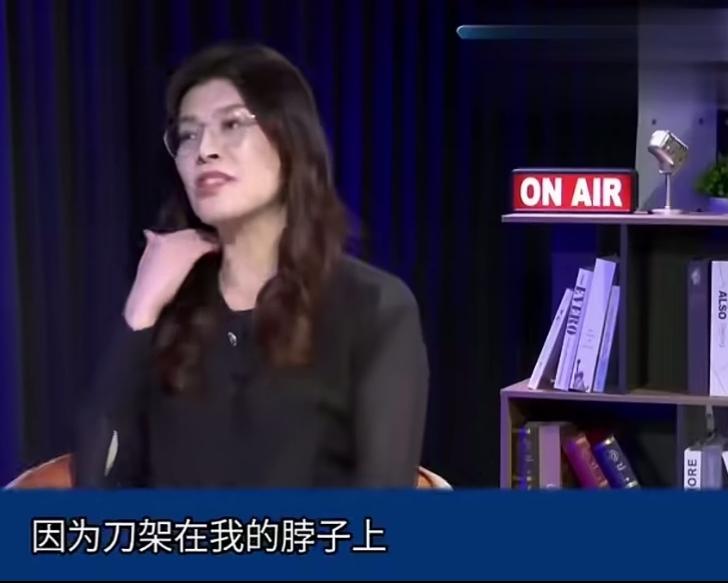 无意蹭郑丽文热度，只因“抹脖子”的动作太深刻了郑丽文说“中国统一要尊重230