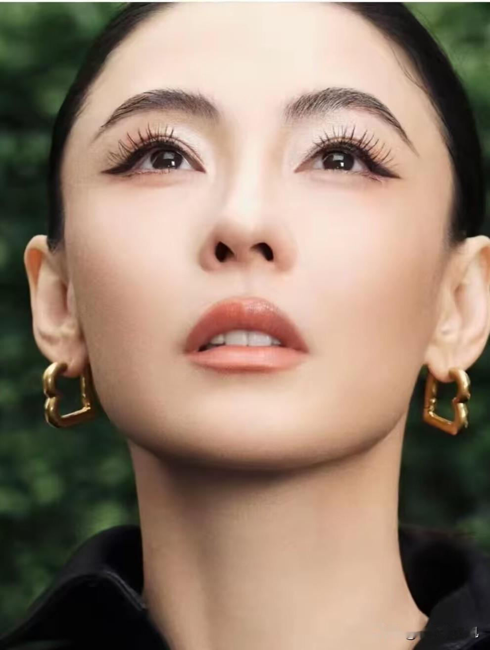 果然姜还是老的辣！我外婆第一眼看见张柏芝，说的第一句话就是：找老婆千万要找这种，