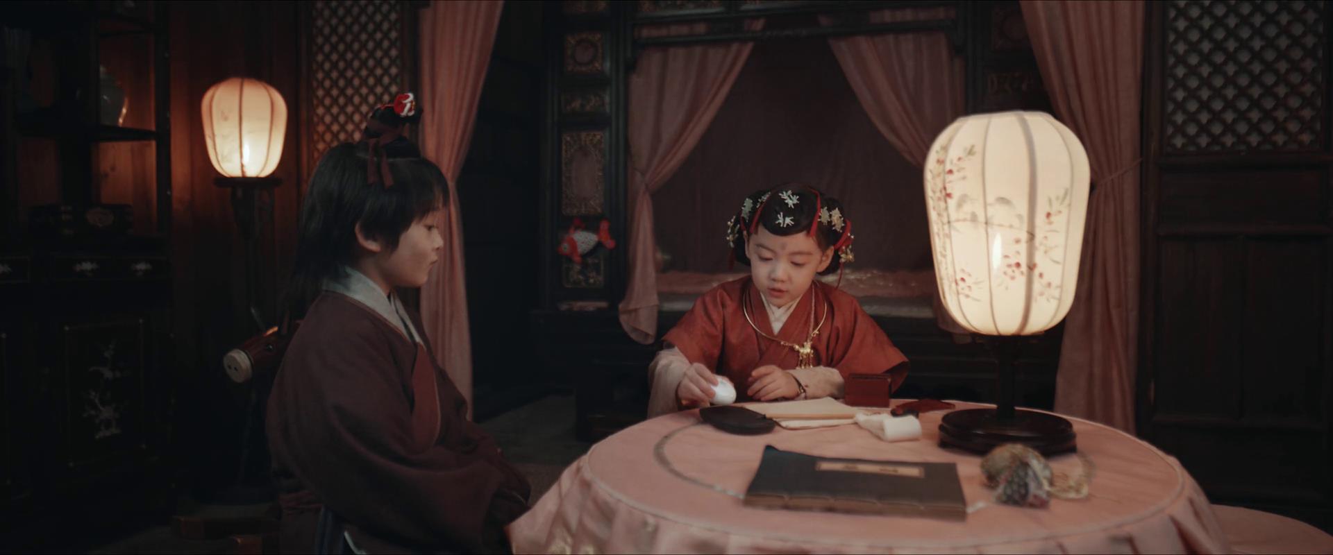 家业这个剧，服装置景还不错，打光不亮也不暗，但是拍出来感觉死沉沉的。剧情大致上没