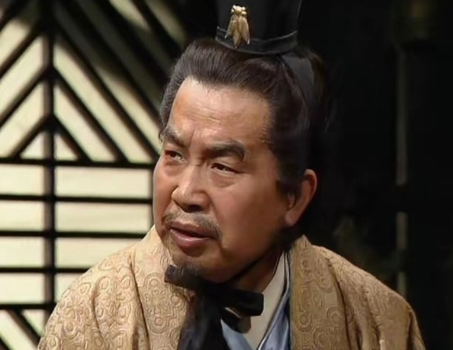 214年，毒士贾诩正在家中会客，突然得到消息谋士荀攸病逝，贾诩脸色大变，赶忙撵走